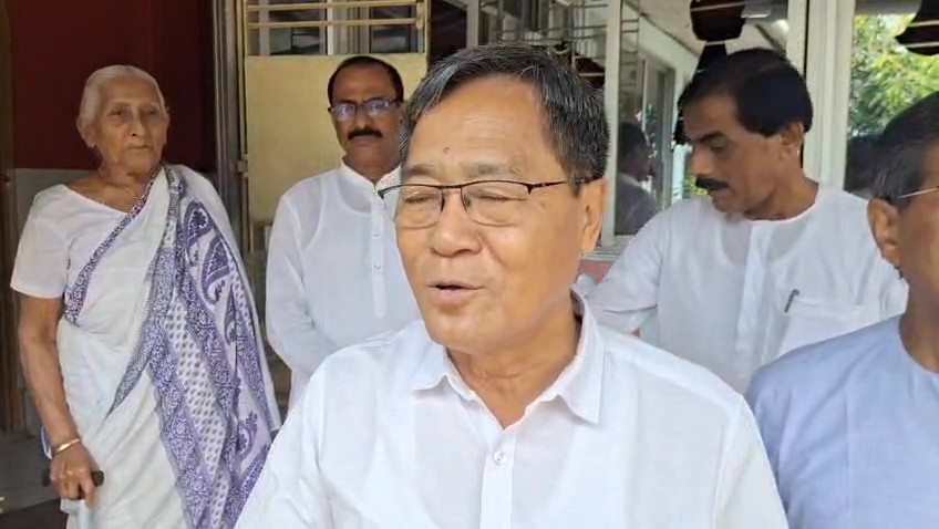 সন্ত্রাস  দমনে ভূমিকা নিতে মন্ত্রী সুশান্ত চৌধুরীর প্রতি বিরোধী দলনেতার আহ্বান 