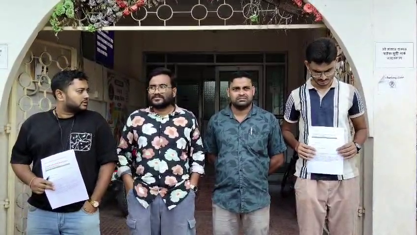 বেসরকারি মেডিক্যাল কলেজে ফি বৃদ্ধি ও পরীক্ষার ফলাফল নিয়ে সরব SFI, তিন দফা দাবিতে স্মারকলিপি