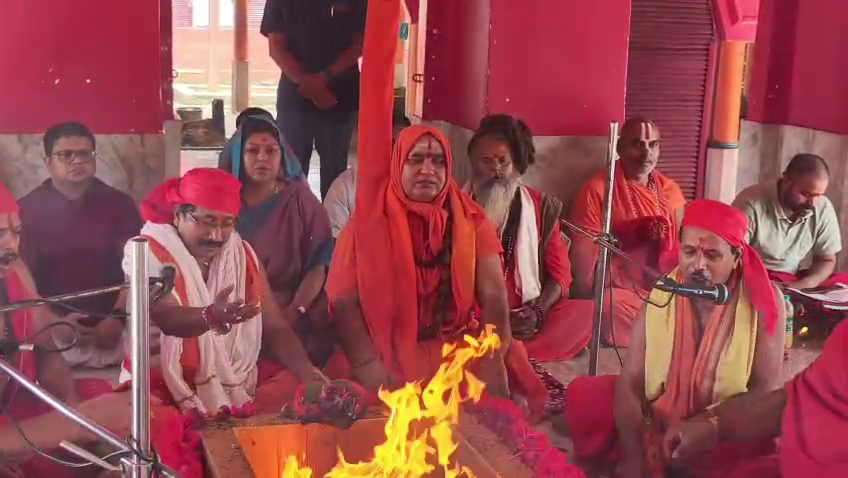 মাতা ত্রিপুরা সুন্দরী মন্দির প্রাঙ্গণে  দেশবাসীর মঙ্গল কামনা ও বিশ্বশান্তির উদ্দেশ্যে এক বিশেষ পূজা ও যজ্ঞ অনুষ্ঠান