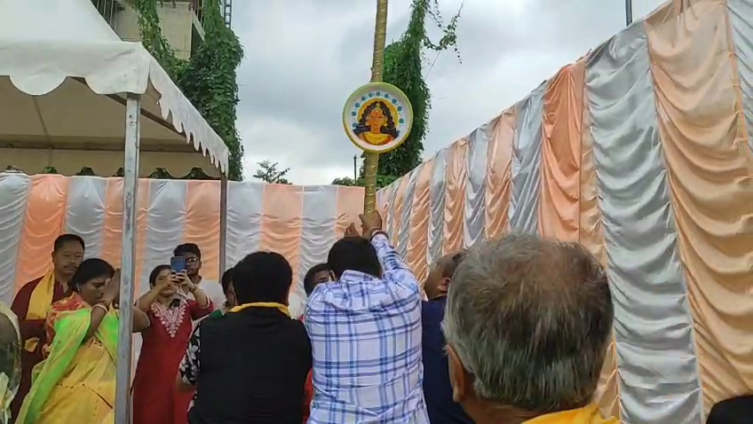  আর মাত্র ৭৬ দিন বাকি,মা আসছেন, কাচের মায়াজালে  দর্শক টানবে কুঞ্জবন স্পোর্টিং ইউনিয়ন 
