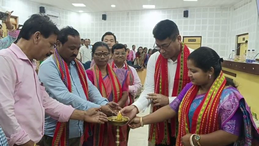 বিশ্ব বাজারে ত্রিপুরার ঐতিহ্যবাহী বস্ত্রশিল্পকে পৌঁছে দিতে এক বড় উদ্যোগ নেওয়া হলো ধলাই জেলায়