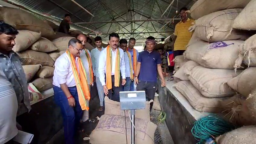 সরকারি উদ্যোগে রাজীবনগরে ১,০০০ মেট্রিক টন ধান ক্রয় শুরু, উচ্ছ্বসিত সাতচাঁদ ব্লকের কৃষকরা