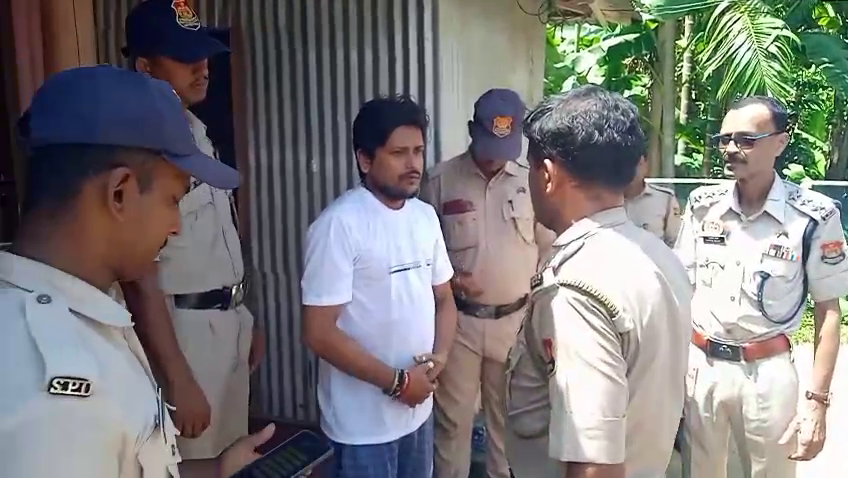 তাতচৌমুহনী থেকে উদ্ধার ৪৫ বোতল ফেনসিডিল