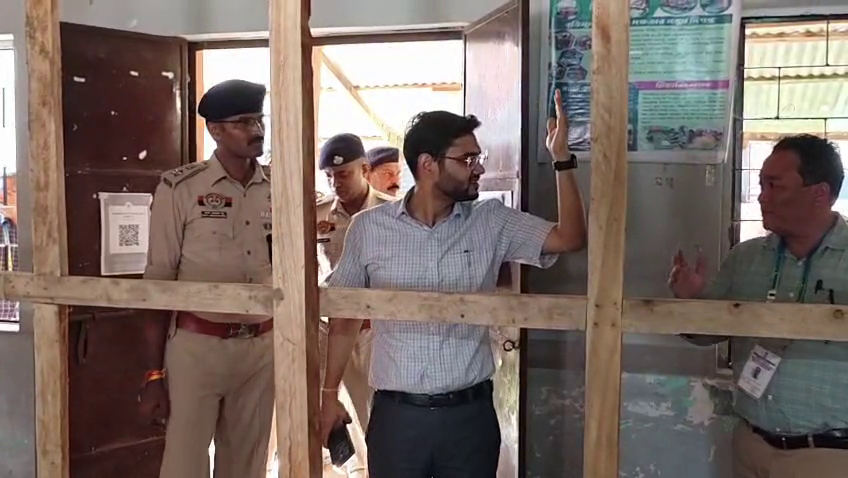 স্ট্রং রুম এবং কাউন্টিং সেন্টার পরিদর্শন করলেন জেলাশাসক এবং জেলা পুলিশ সুপার 