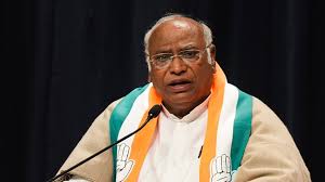 মুদ্রাস্ফীতির আগুনে সাধারণ মানুষ ঘামছে, মোদীকে কটাক্ষ করে মন্তব্য মল্লিকার্জুনের
